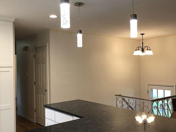 5th image of 1079 Briarhurst Dr