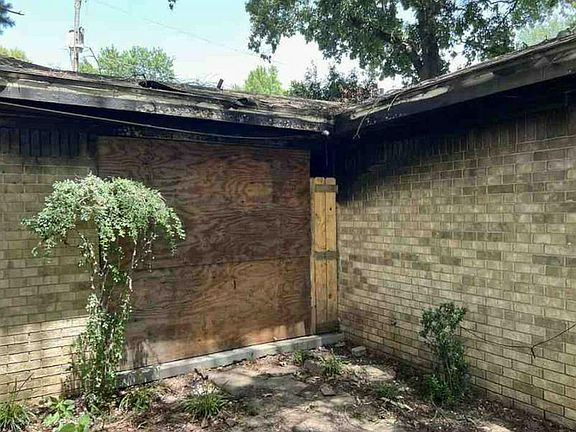 3rd image of 1012 Jp Wright North Loop Rd