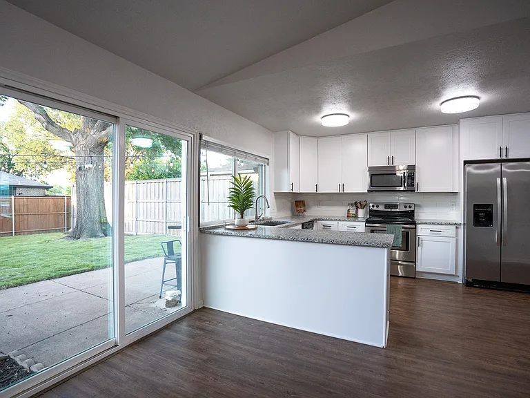 5097 Roberts Dr — Photo 7