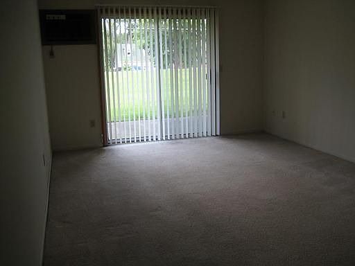 3rd image of 511 Knapp St NE APT 7