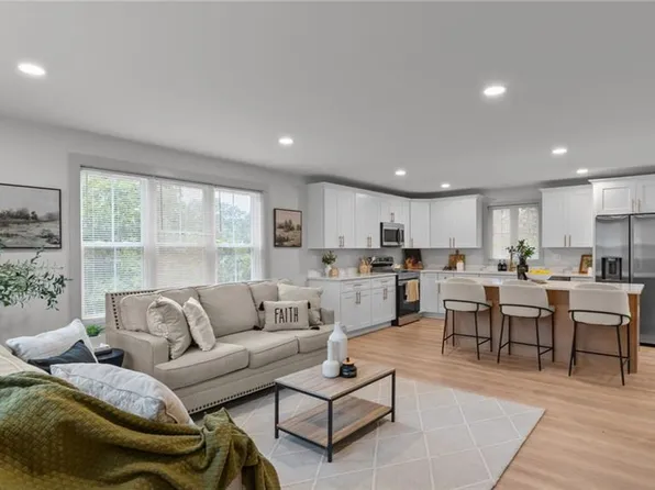 37A Hurdis St, Providence, RI 02904