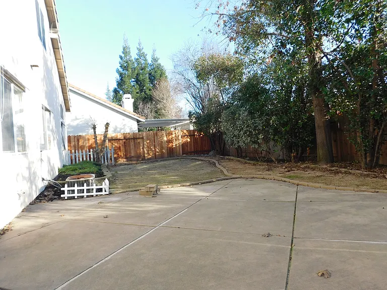 412 Avila Dr — Photo 4