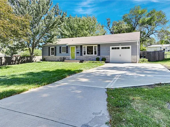 8115 Barkley St, Overland Park, KS 66204