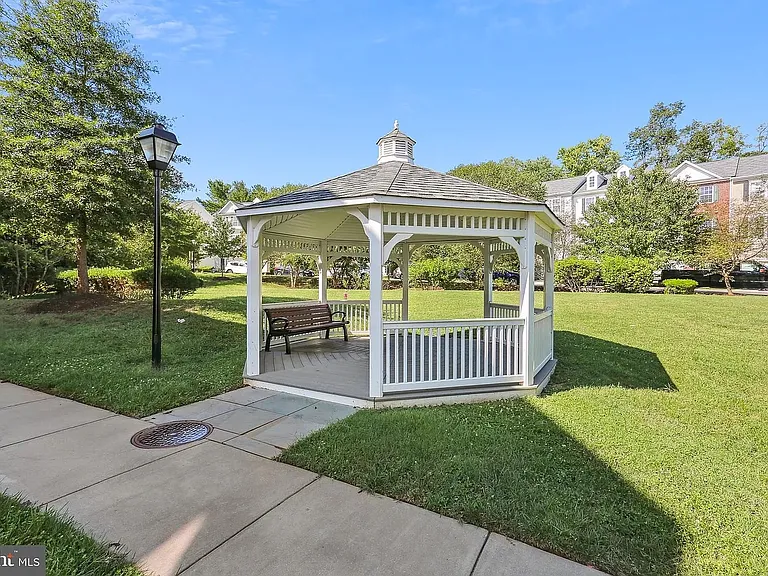 18320 Woodhouse Ln — Photo 38