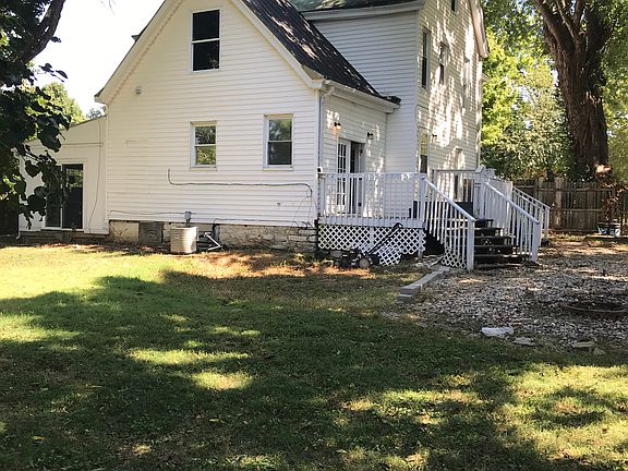 3rd image of 304 Lake St