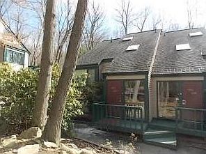 2nd image of 571 Laurel Pond
