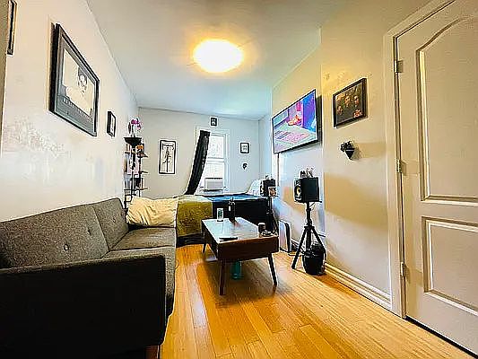 3rd image of 207 Sumpter St #G3