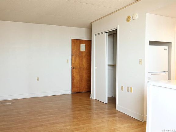 4th image of 60 Strawberry Hill Ave Unit 905