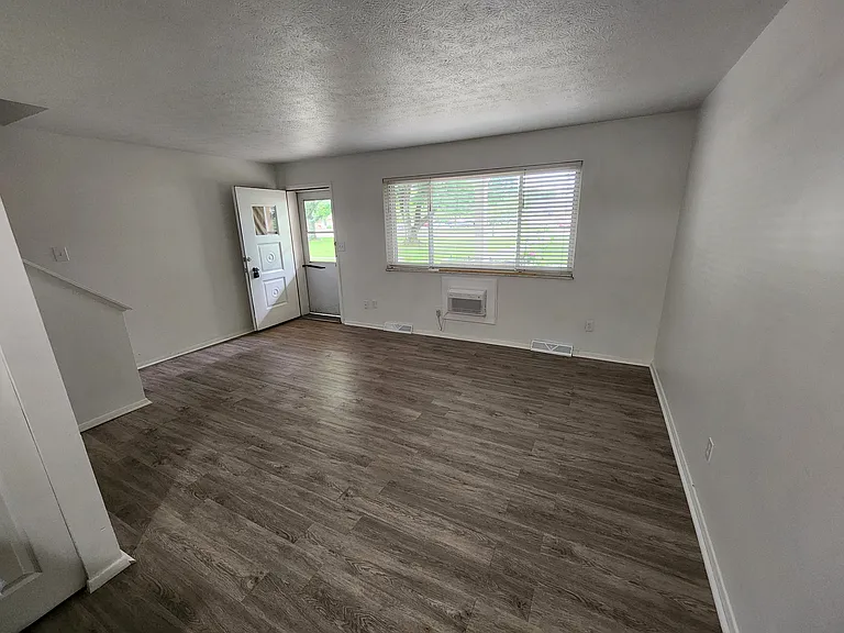 2472 Warren Pkwy — Photo 22