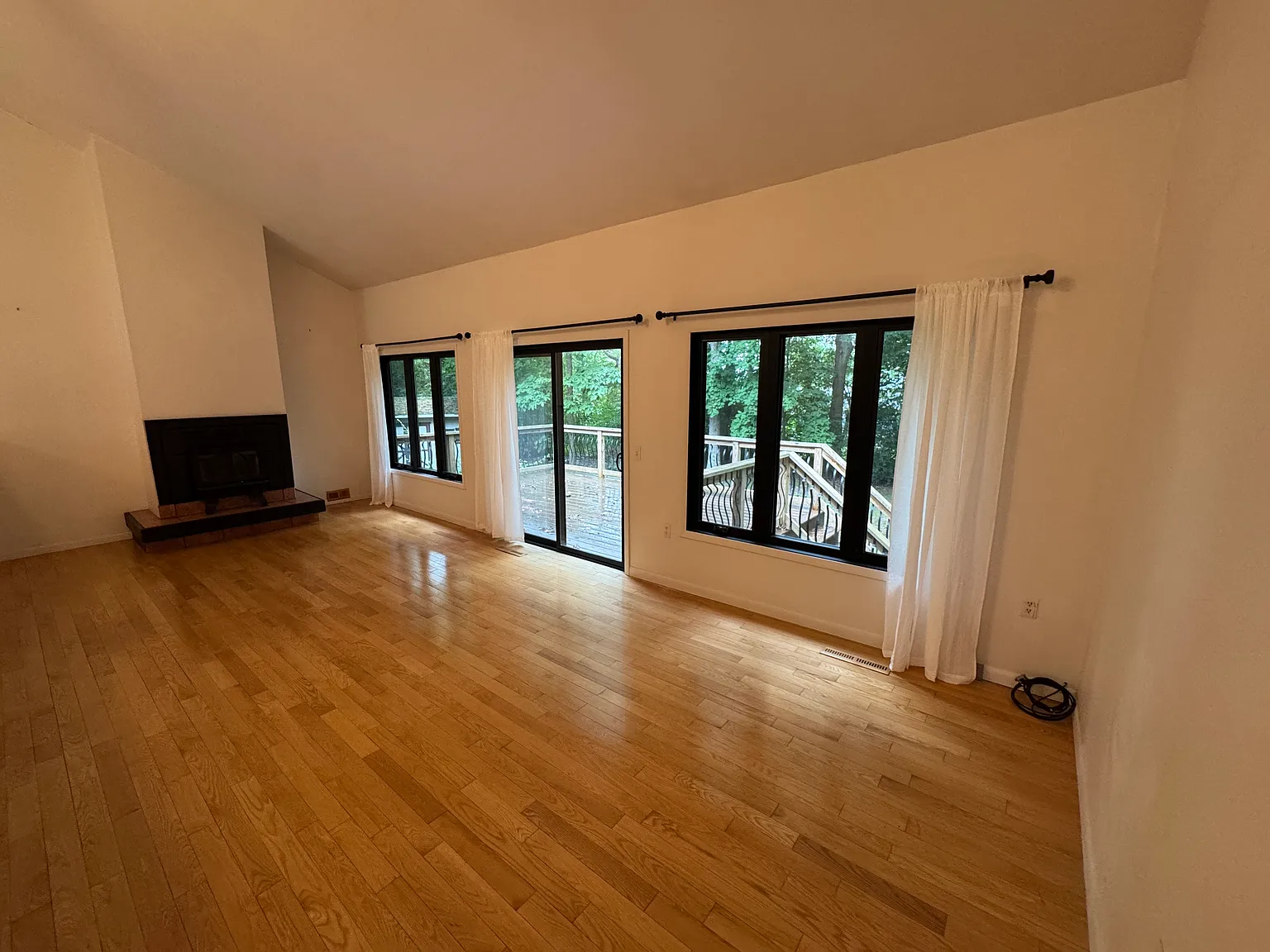 142 Burleigh Dr — Photo 4