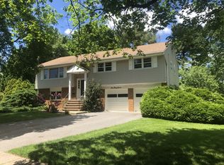 537 Otto Pl, Paramus, NJ 07652