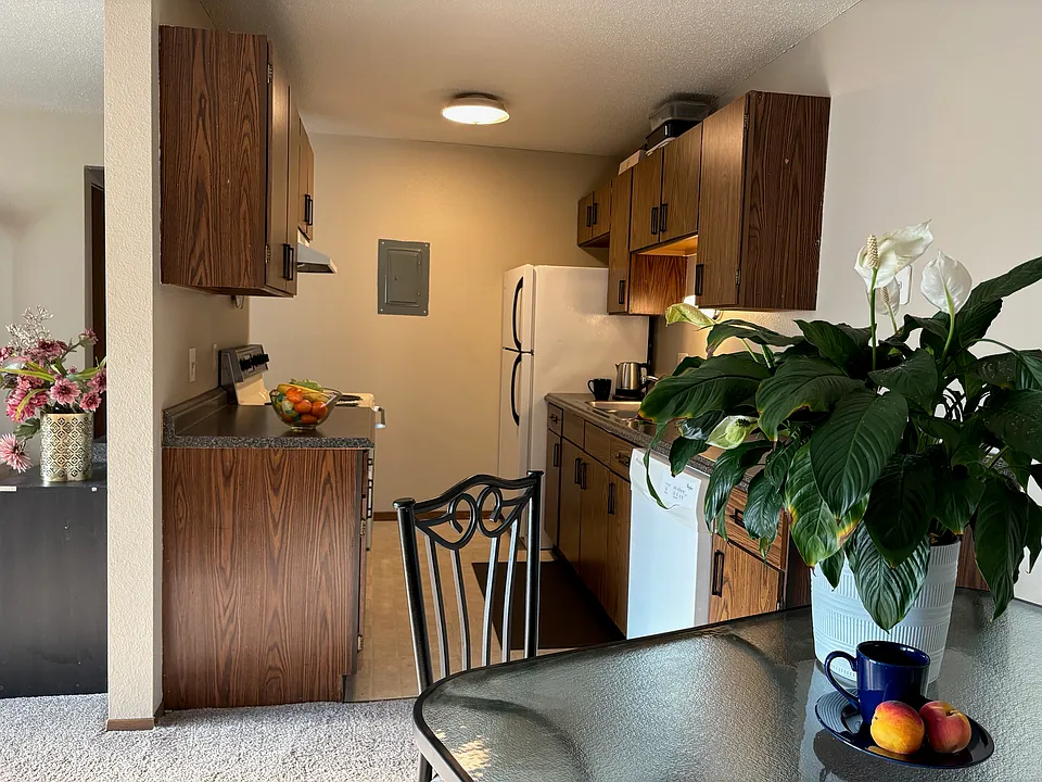 918 Roberts Ave #8