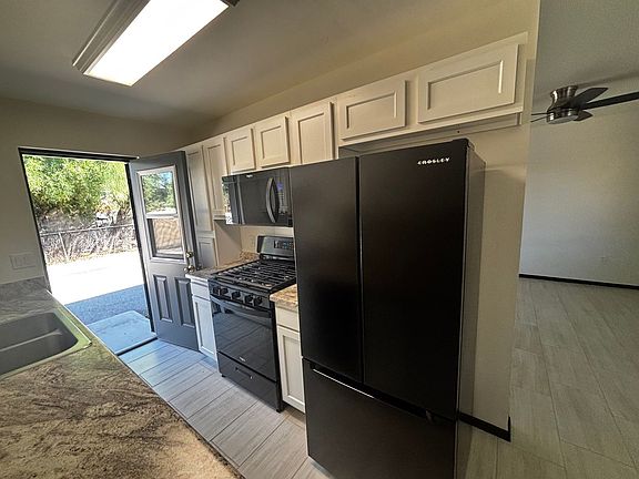 2nd image of 3220 E Monte Vista Dr APT J