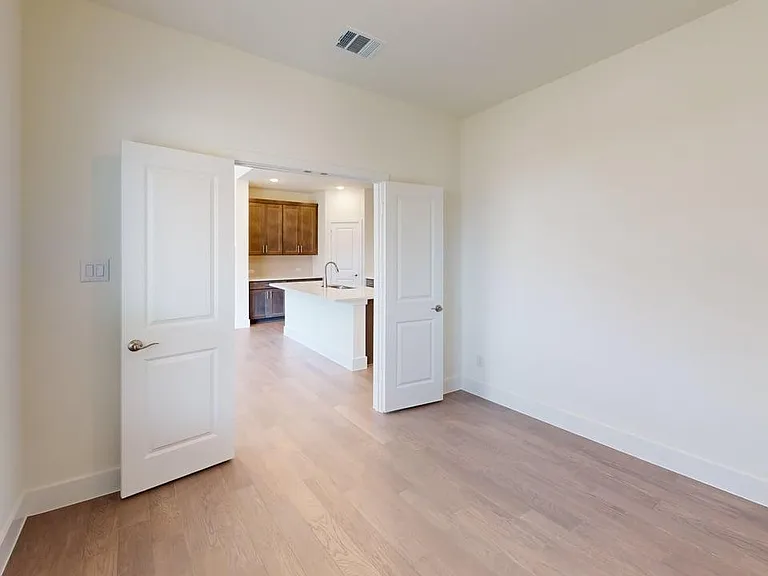 7033 Lathrop Ln — Photo 9