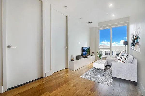 Rented by HSK Group Inc | media 32