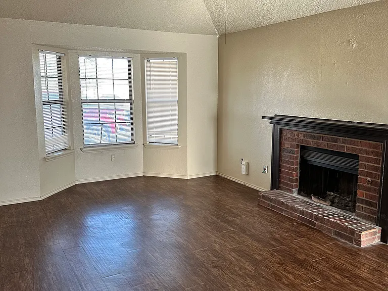 9607 Elmwood Ave #A — Photo 2