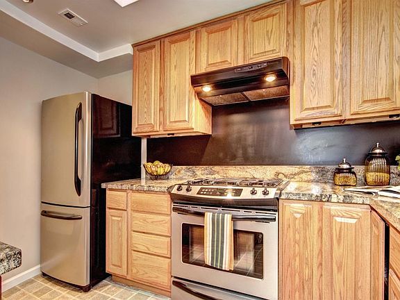 4th image of 8111 Cabernet Ct