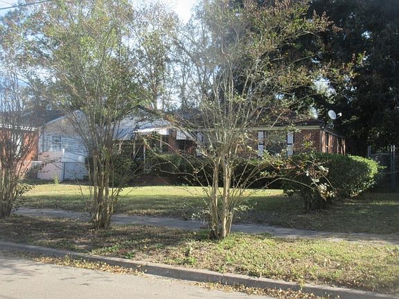 2nd image of 1701 Campus St