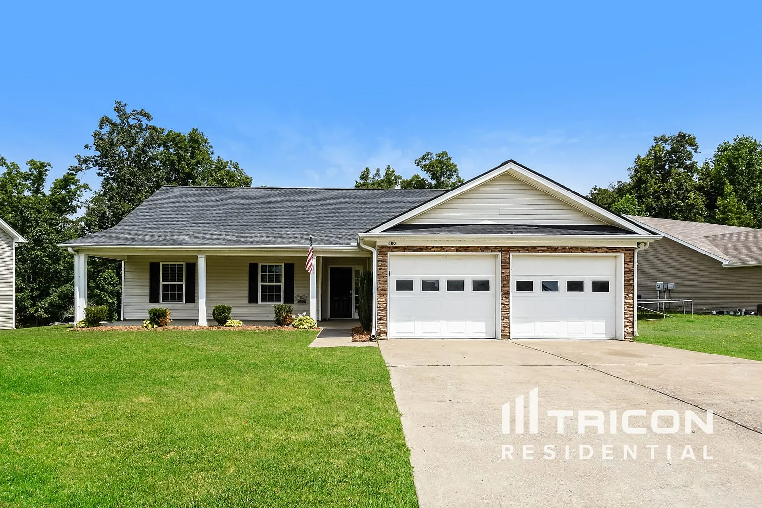 600 Blue Jay Dr photo 1