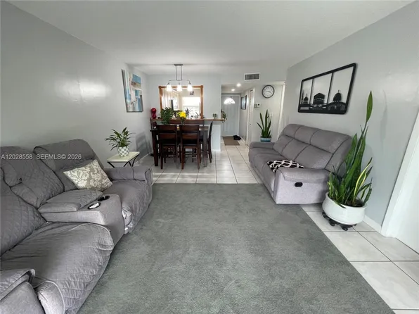 9281 Sunrise Lakes Blvd APT 209, Sunrise, FL 33322