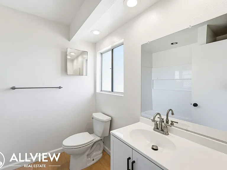 2055 W Lafayette Dr — Photo 17