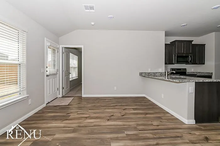 1705 Maroon Dr — Photo 9