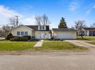 205 E Front St, Fisher, IL