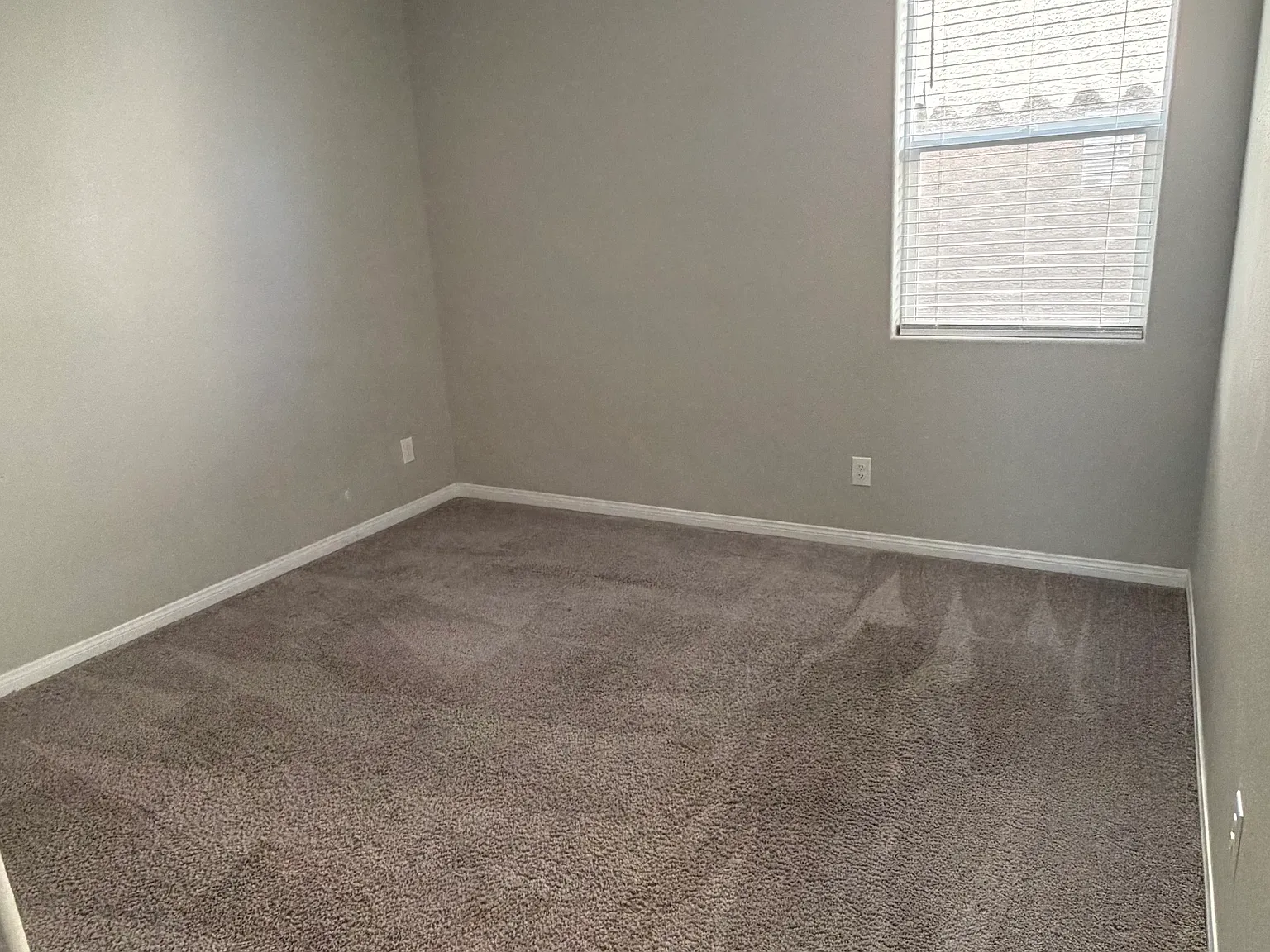 4 bed, 2114 sqft, $2,800 — Photo 4