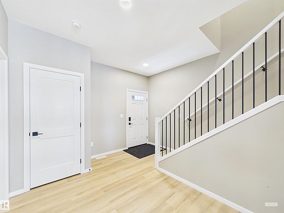 2nd image of 119 Hilton Cv