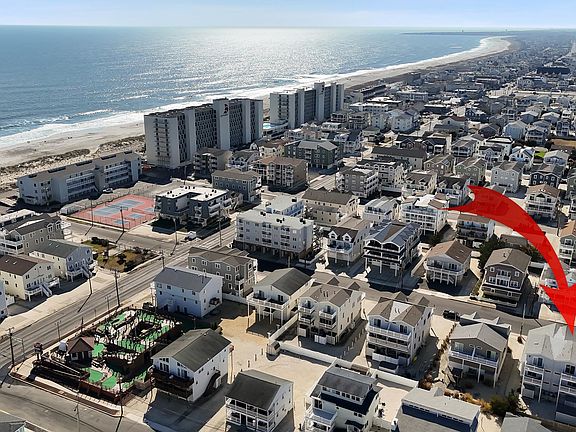 5th image of 127 34th St W #Sea