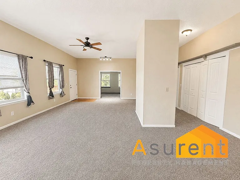 1079 E Main St — Photo 3