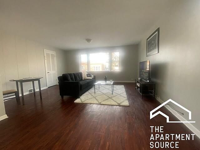 1st image of 2053 W Cuyler Ave #2