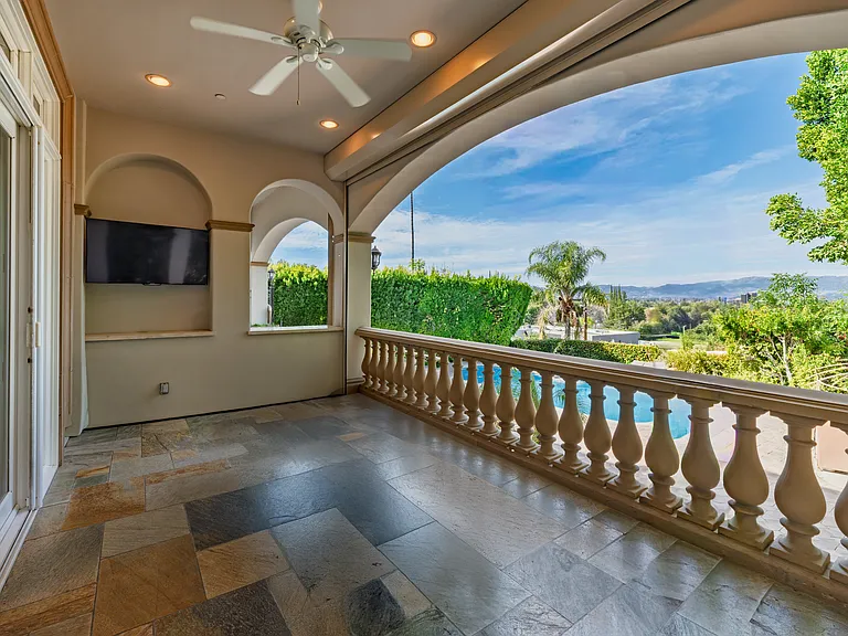 18047 Karen Dr — Photo 42