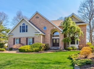 23 Mary Court, Melville, NY 11747