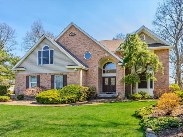 23 Mary Court, Melville, NY 11747