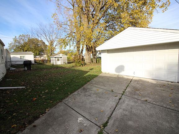 2nd image of 5679 Farnum St
