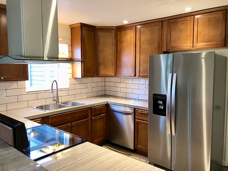 761 Rockport Ct — Photo 4