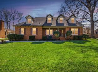 613 Royal Grant Dr, Chesapeake, VA 23322