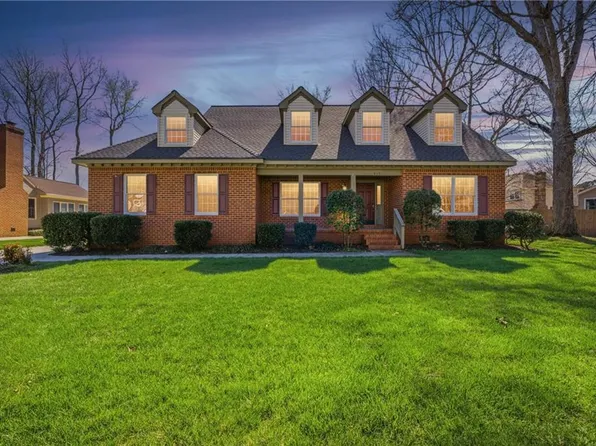 613 Royal Grant Dr, Chesapeake, VA 23322