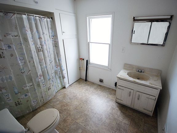 5th image of 364 W Larwill St Unit 1/2