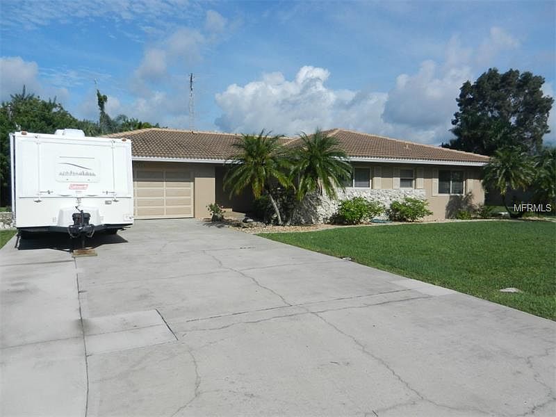 1st image of 2701 Poinciana Ct