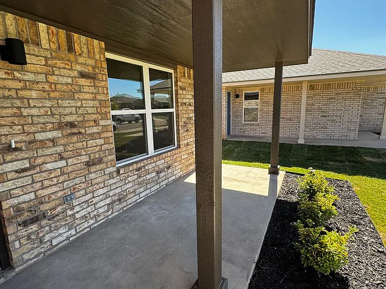 4205 Sunset St — Photo 2