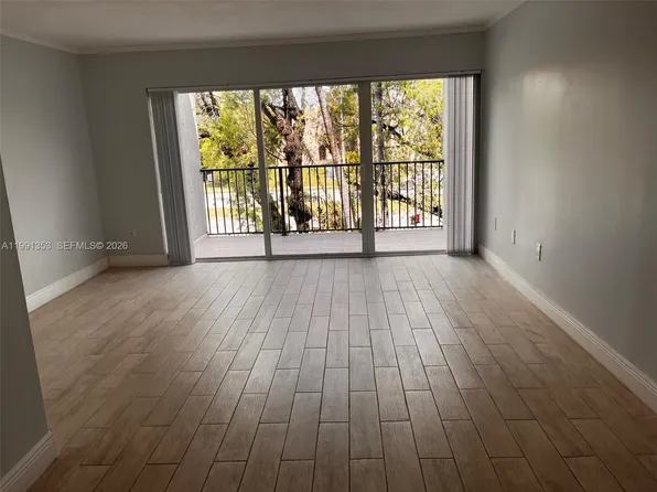 210 NW 87th Ave APT L218, Miami, FL 33172