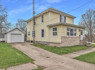 208 W Kelsey St, Three Rivers, MI 49093