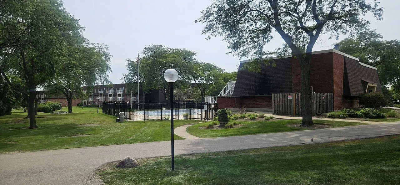 1 Villa Verde Dr — Photo 2