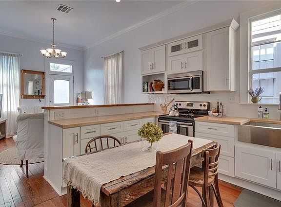 5th image of 3138 Laurel St