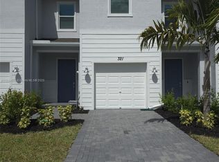 321 SE Crossoak Ln, Port Saint Lucie, FL 34984