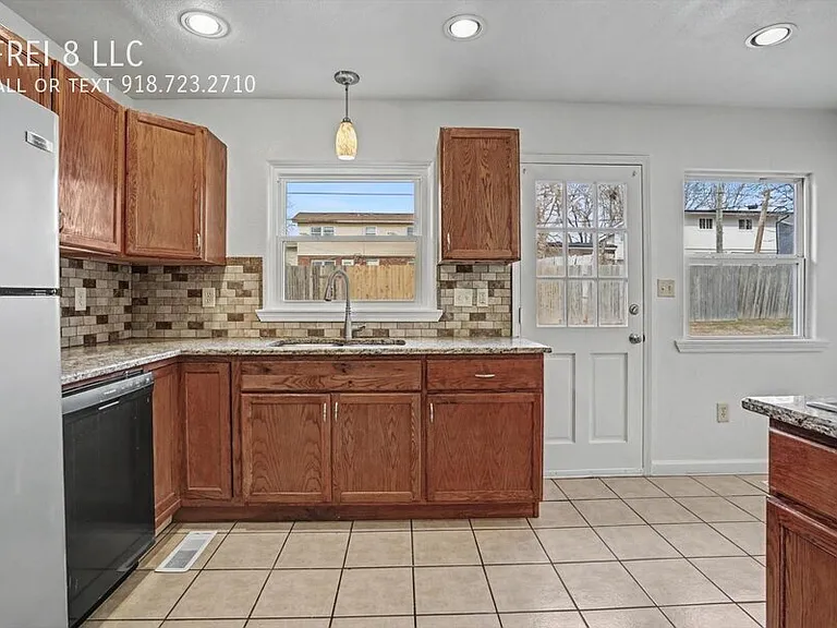 3802 S Allegheny Ave — Photo 4