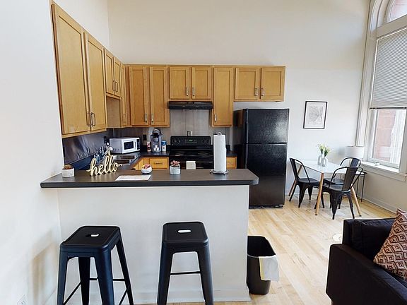 2nd image of 918 Olive St APT 403