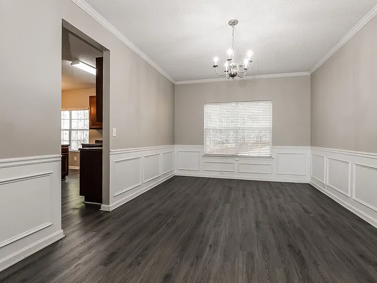 542 Vaughan Dr — Photo 6